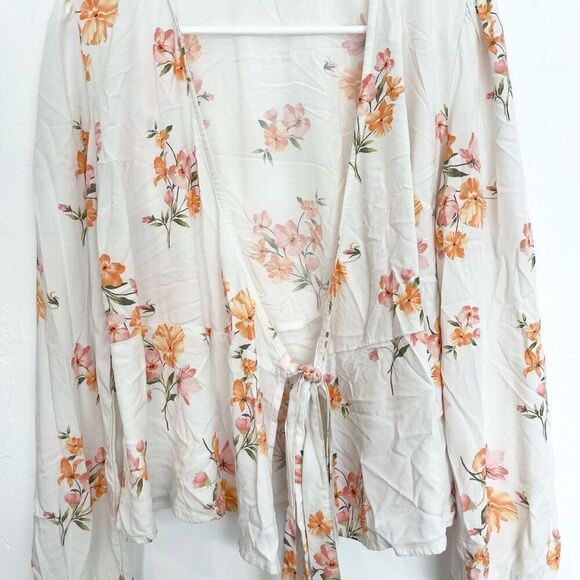 Old Navy Women’s True Wrap Long Sleeve Floral Top White Size Medium - Picture 2 of 6